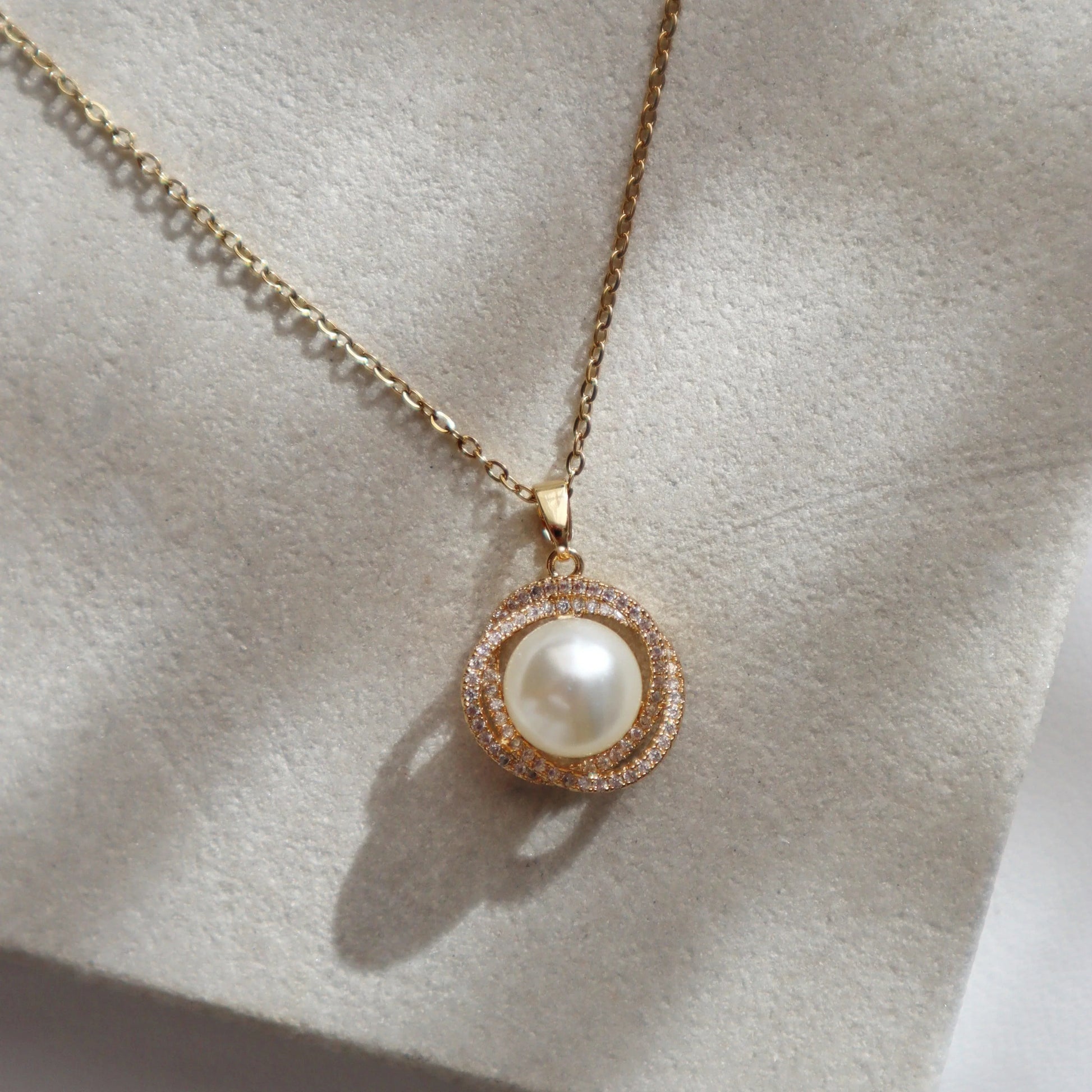 Mae Pearl Necklace - JESSA JEWELRY | GOLD JEWELRY; dainty, affordable gold everyday jewelry. Tarnish free, water-resistant, hypoallergenic. Jewelry for everyday wear