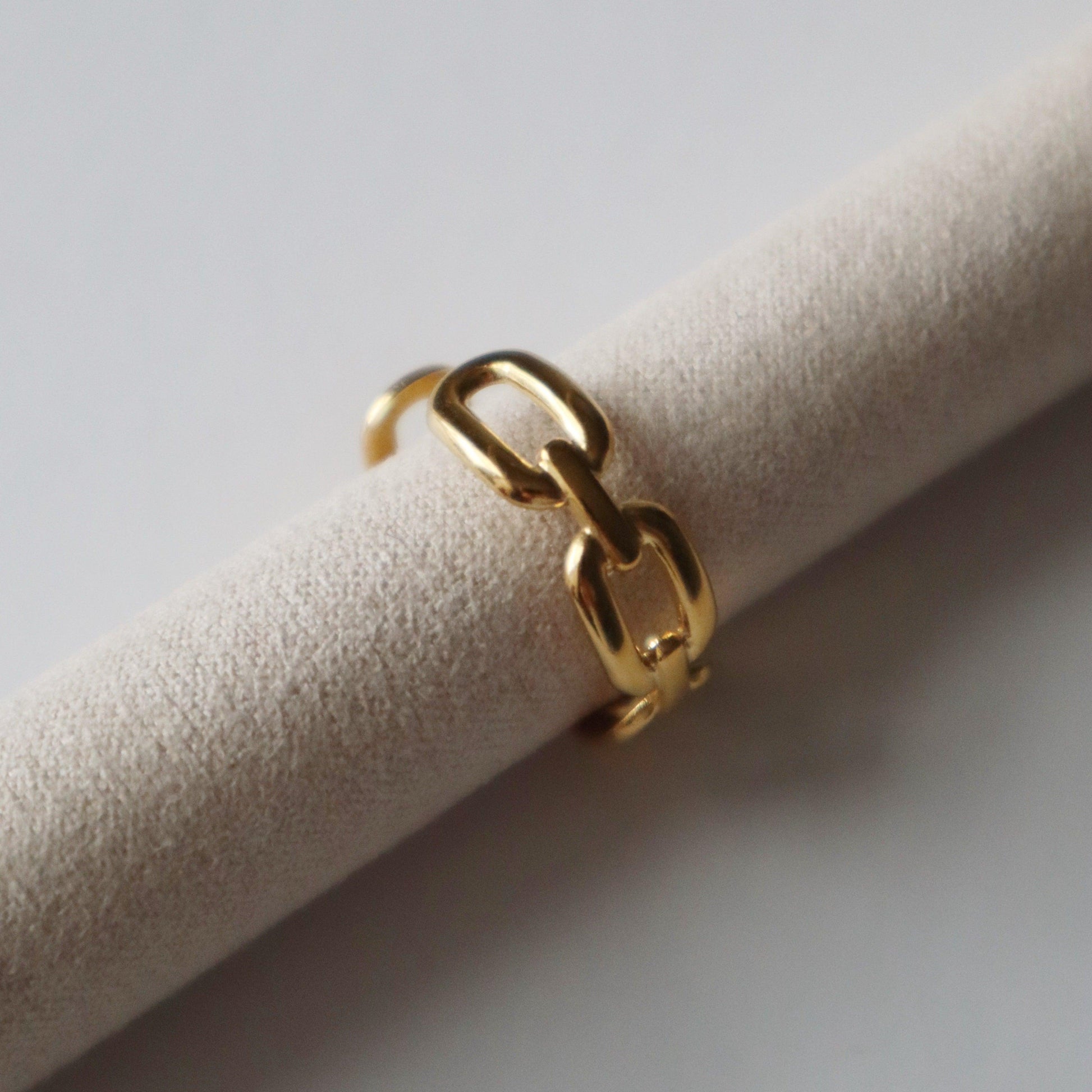 Chain Link Ring | Adjustable Ring - JESSA JEWELRY | GOLD JEWELRY; dainty, affordable gold everyday jewelry. Tarnish free, water-resistant, hypoallergenic. Jewelry for everyday wear