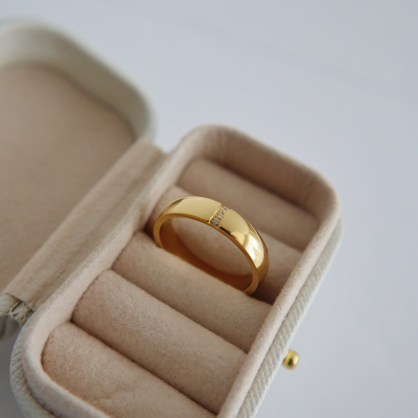 Lara Ring | Dainty Everyday Ring