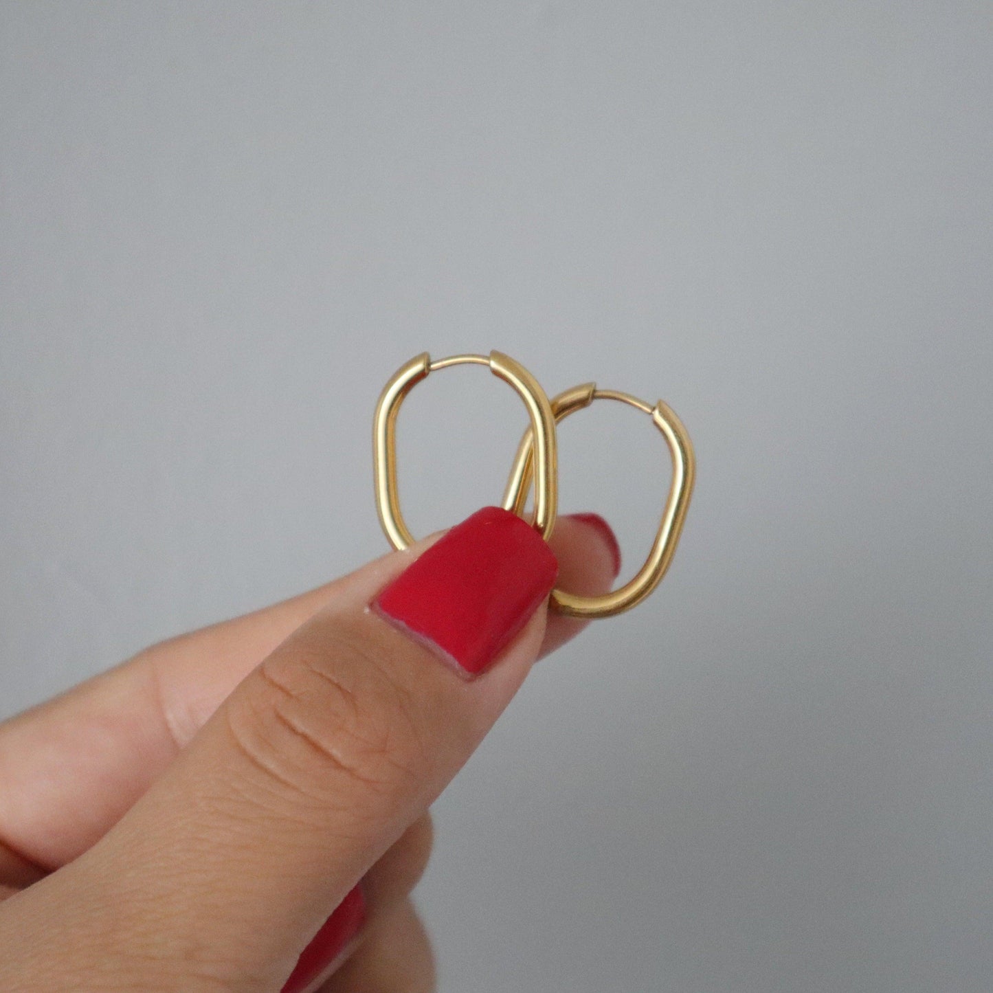 Oval Hoops | Minimalistic Gold Hoops - JESSA JEWELRY | GOLD JEWELRY; dainty, affordable gold everyday jewelry. Tarnish free, water-resistant, hypoallergenic. Jewelry for everyday wear