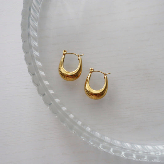 Sydney Hoops | Chunky Hoops - JESSA JEWELRY | GOLD JEWELRY; dainty, affordable gold everyday jewelry. Tarnish free, water-resistant, hypoallergenic. Jewelry for everyday wear