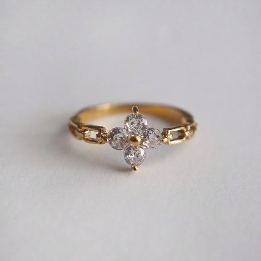 Clover Ring | Dainty Everyday Ring