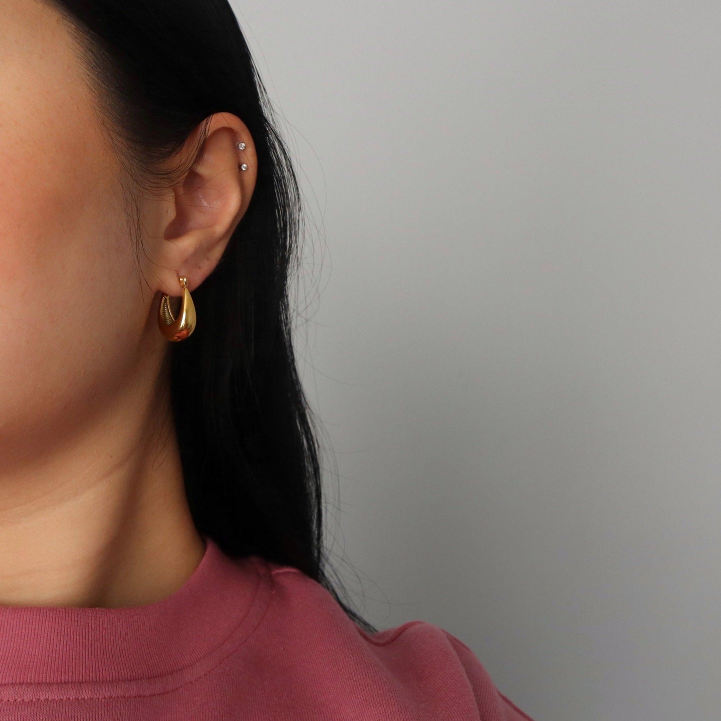 Sydney Hoops | Chunky Hoops - JESSA JEWELRY | GOLD JEWELRY; dainty, affordable gold everyday jewelry. Tarnish free, water-resistant, hypoallergenic. Jewelry for everyday wear