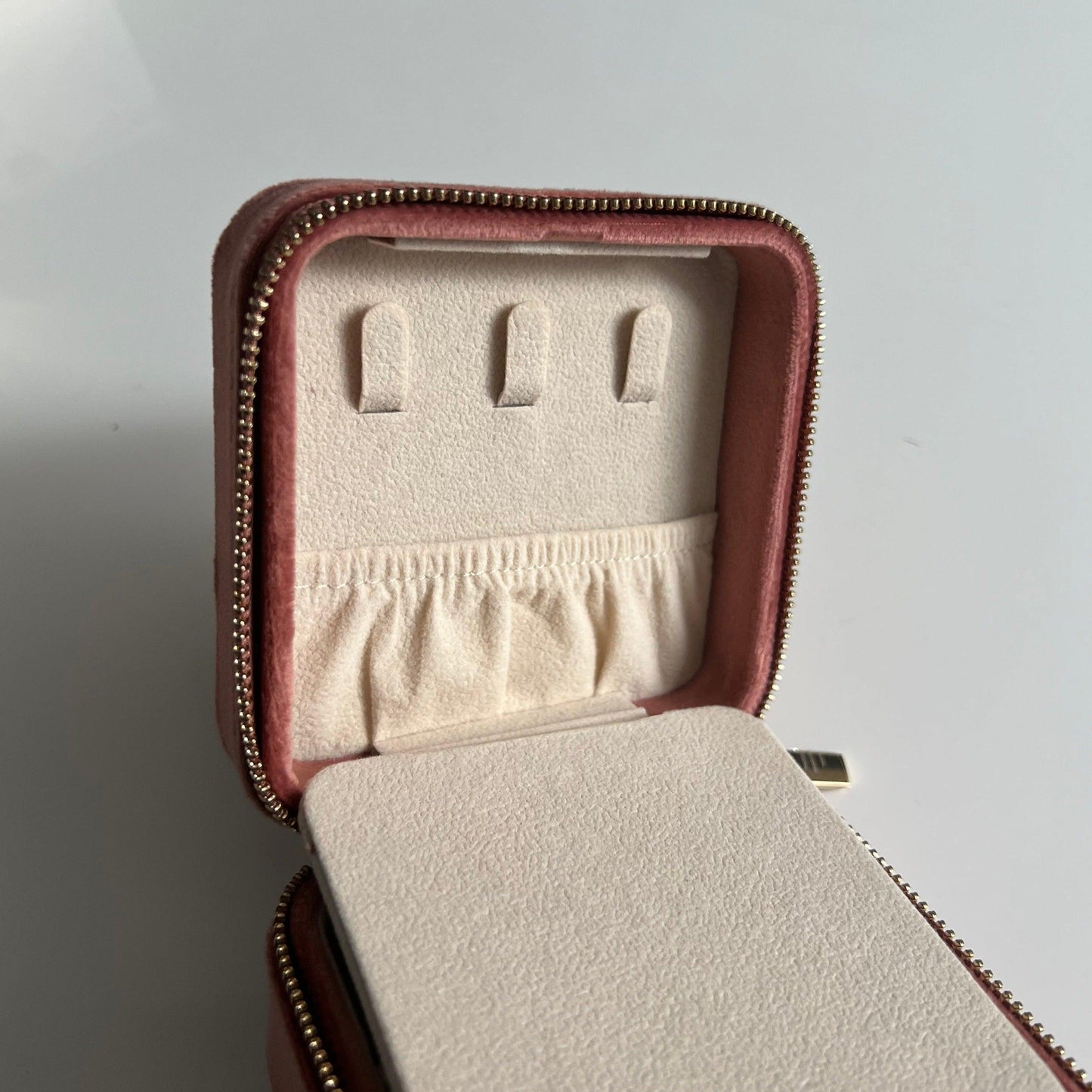 Travel Velvet Jewelry Case - Dusty Rose - JESSA JEWELRY | GOLD JEWELRY; dainty, affordable gold everyday jewelry. Tarnish free, water-resistant, hypoallergenic. Jewelry for everyday wear