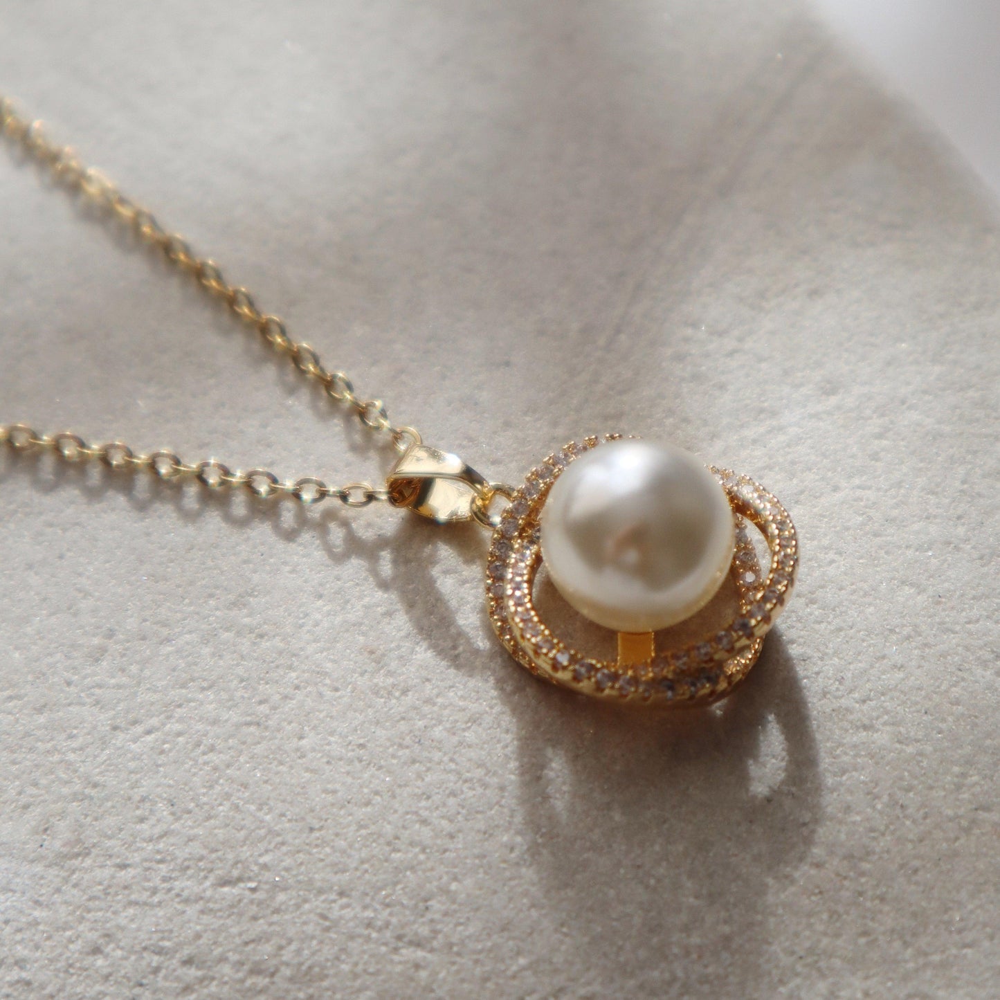 Mae Pearl Necklace - JESSA JEWELRY | GOLD JEWELRY; dainty, affordable gold everyday jewelry. Tarnish free, water-resistant, hypoallergenic. Jewelry for everyday wear