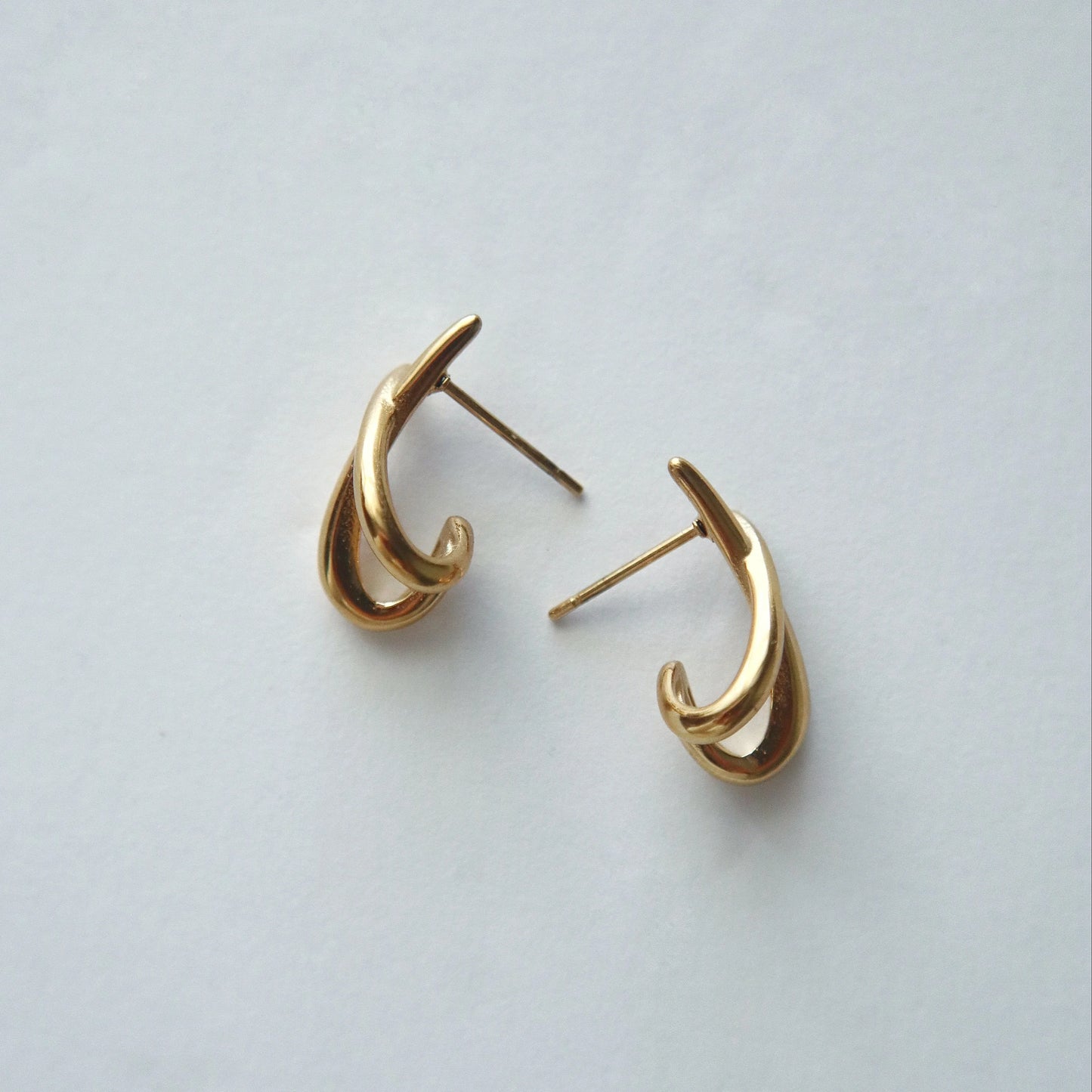 Minimalist Crossover Earrings | Everyday Gold Earrings