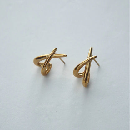 Minimalist Crossover Earrings | Everyday Gold Earrings