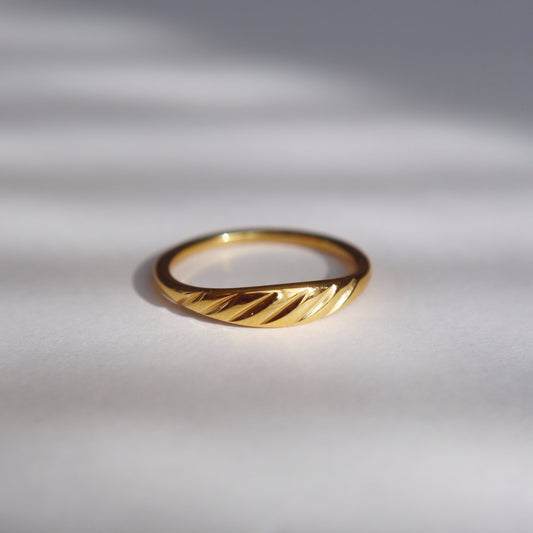 Evie Ring | Dainty Gold Ring - JESSA JEWELRY | GOLD JEWELRY; dainty, affordable gold everyday jewelry. Tarnish free, water-resistant, hypoallergenic. Jewelry for everyday wear