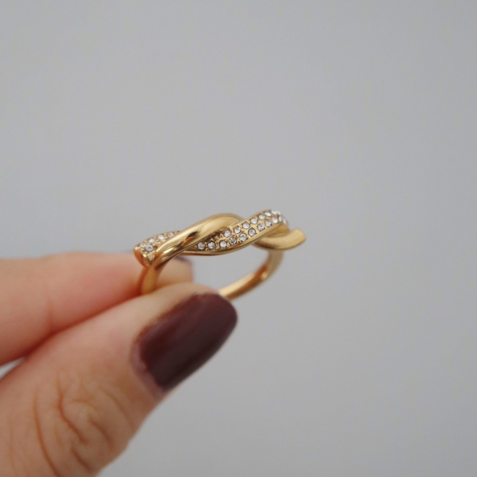 Carmen Twist Ring - JESSA JEWELRY | GOLD JEWELRY; dainty, affordable gold everyday jewelry. Tarnish free, water-resistant, hypoallergenic. Jewelry for everyday wear