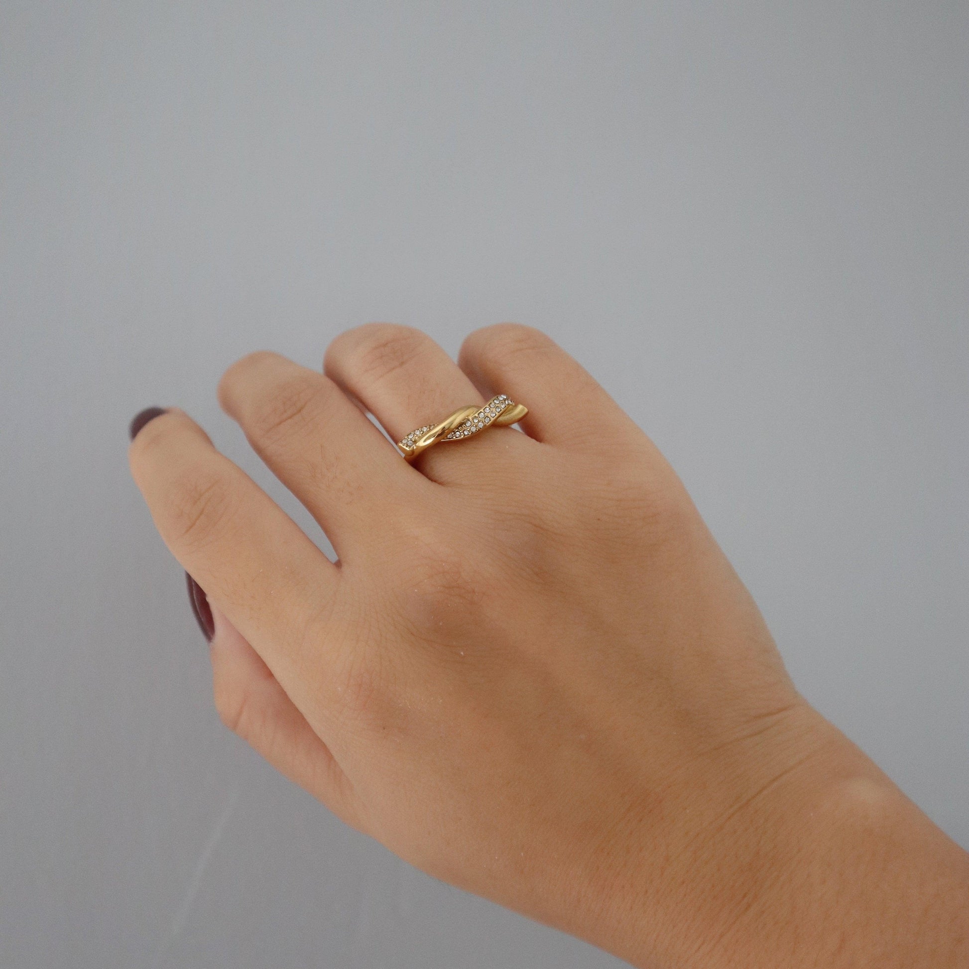 Carmen Twist Ring - JESSA JEWELRY | GOLD JEWELRY; dainty, affordable gold everyday jewelry. Tarnish free, water-resistant, hypoallergenic. Jewelry for everyday wear