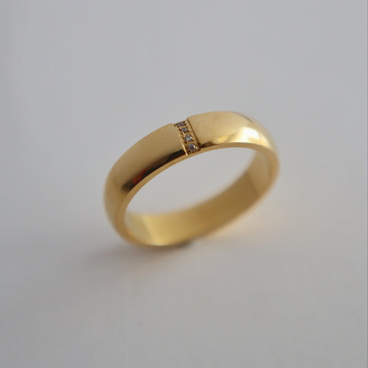 Lara Ring | Dainty Everyday Ring