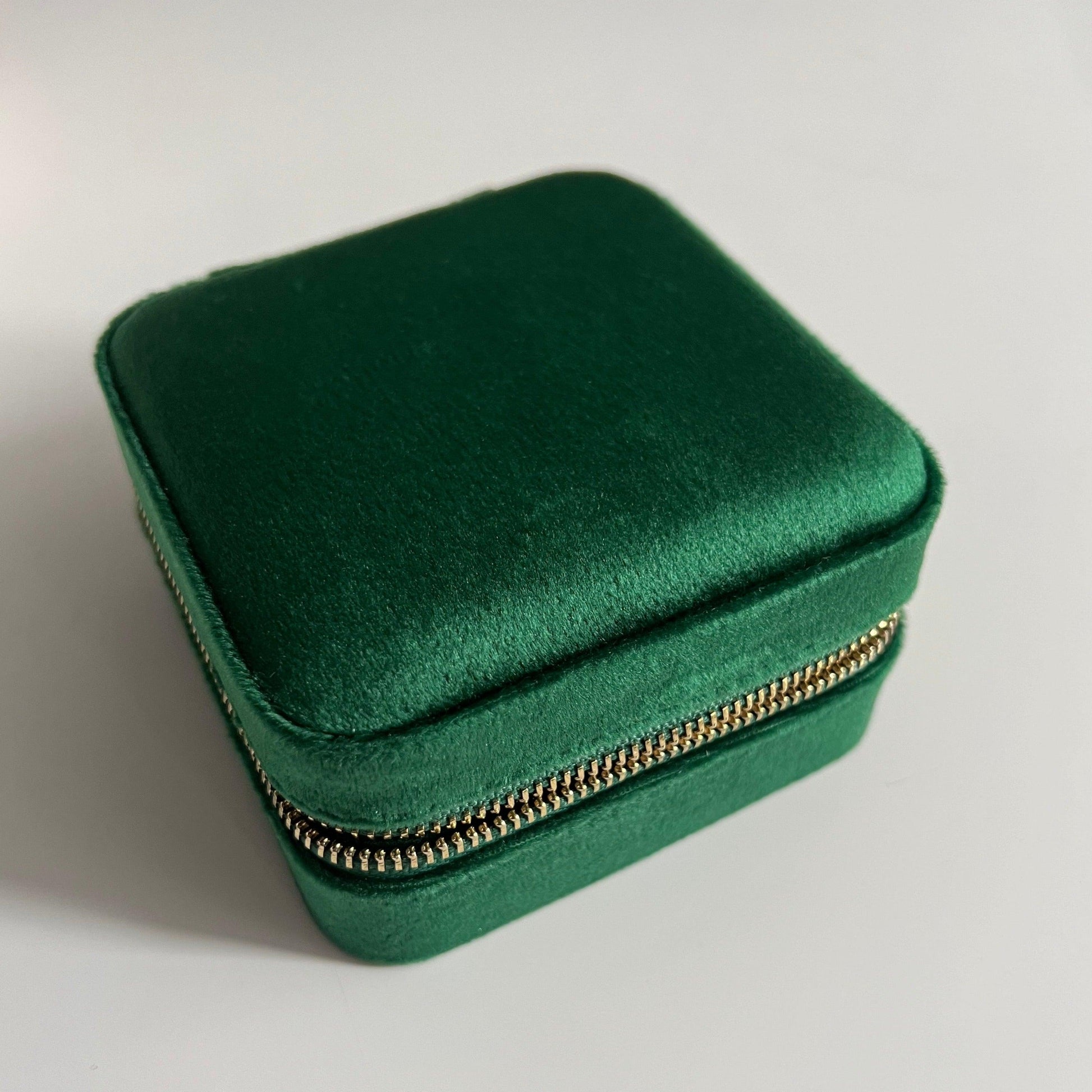 Travel Velvet Jewelry Case - Royal Green - JESSA JEWELRY | GOLD JEWELRY; dainty, affordable gold everyday jewelry. Tarnish free, water-resistant, hypoallergenic. Jewelry for everyday wear